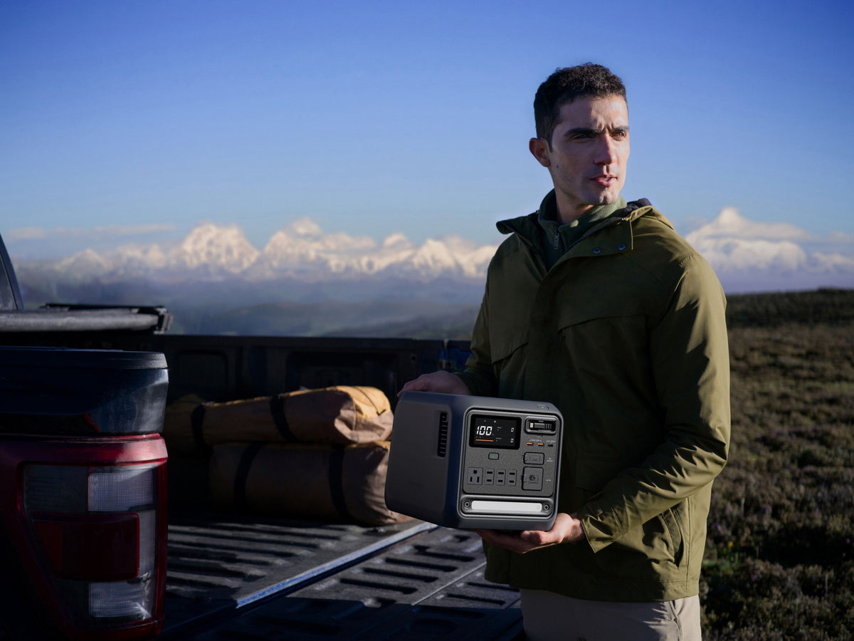 DJI Power 1000 Mini - Estación de energía portátil en uso al aire libre