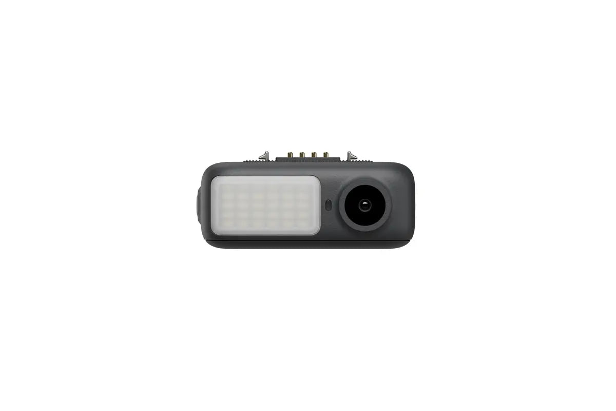 DJI OM 7 kit de seguimiento de serie - Detalle del módulo magnético y luz LED frontal