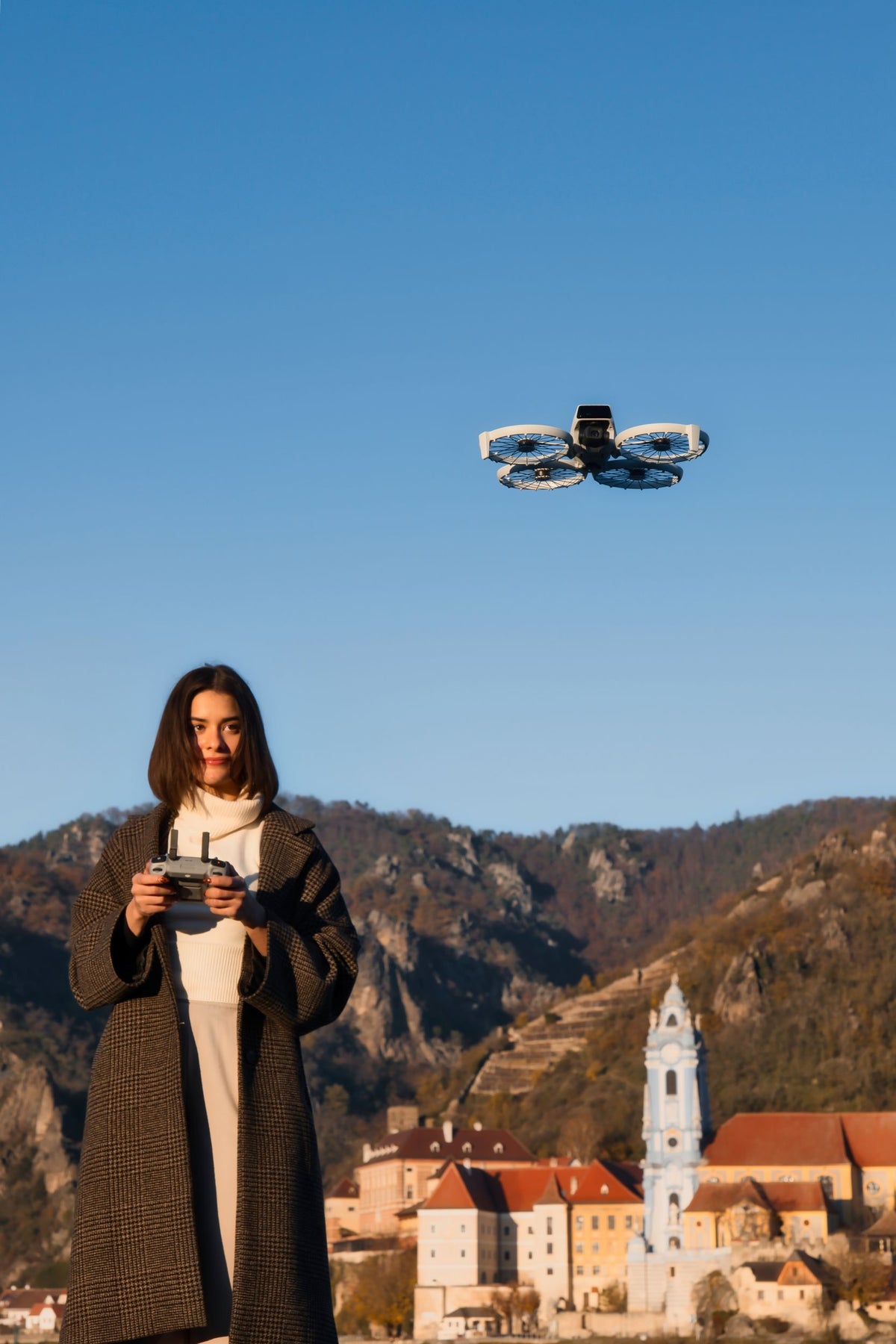 DJI Flip - Dron plegable para fotografía y grabación aérea