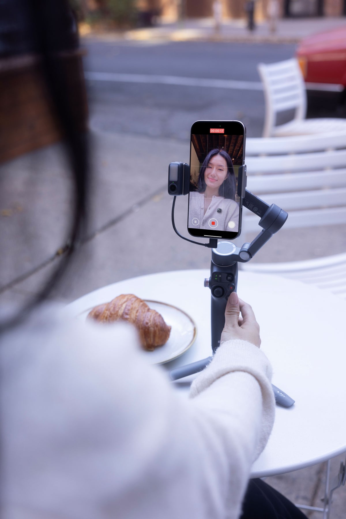 DJI Osmo Mobile 7P - Estabilizador para smartphone para grabación de contenido y vlogs