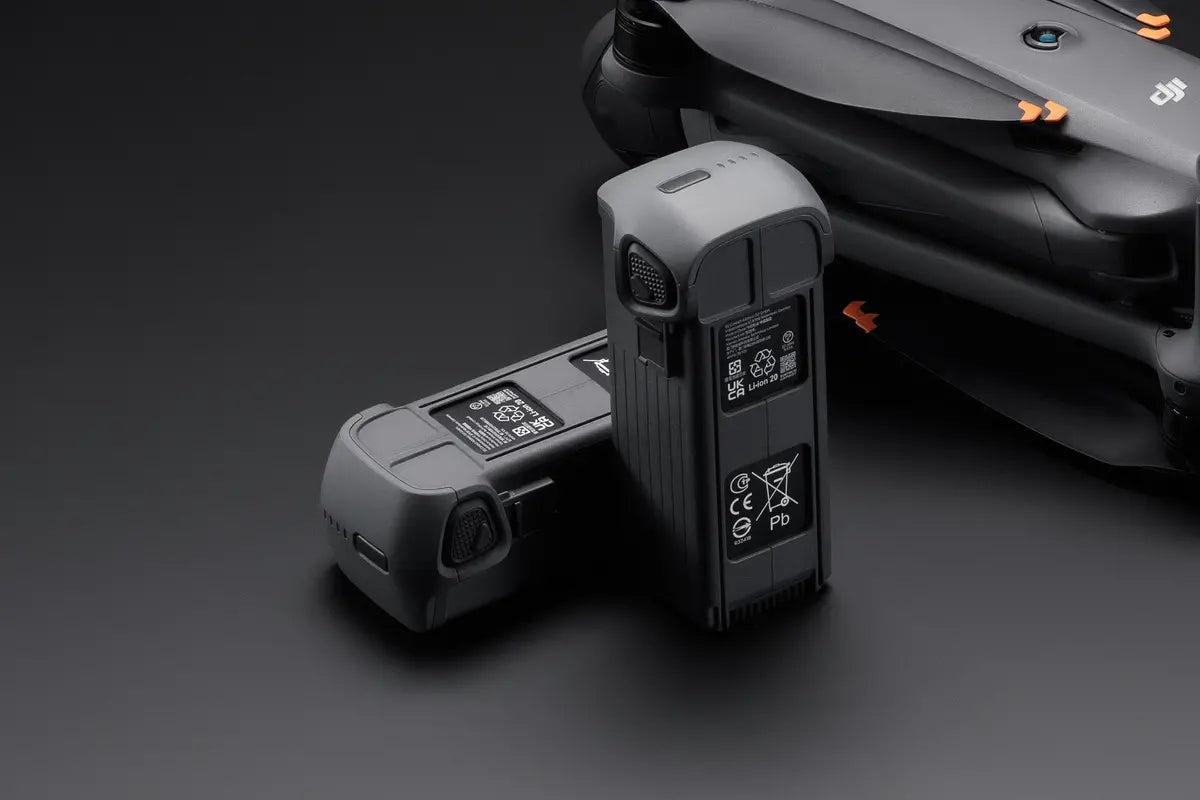 DJI Mavic 4 Pro Intelligent Flight Battery - En uso con el dron DJI Mavic 4 Pro