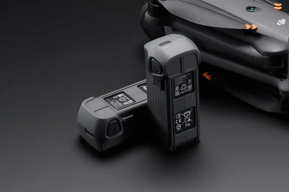 DJI Mavic 4 Pro Intelligent Flight Battery - En uso con el dron DJI Mavic 4 Pro