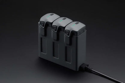 DJI Mavic 4 Pro Parallel Charging Hub - En uso para cargar baterías